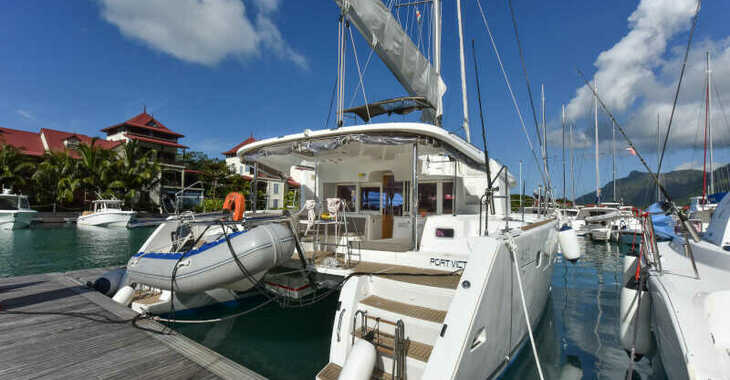 Rent a catamaran in Port of Mahe - Lagoon 450