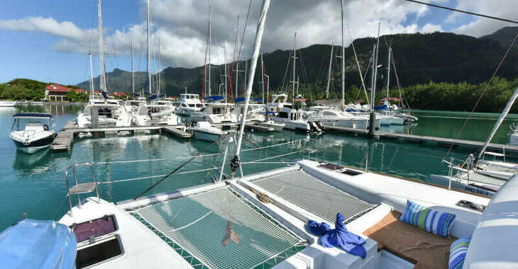Rent a catamaran in Port of Mahe - Lagoon 450