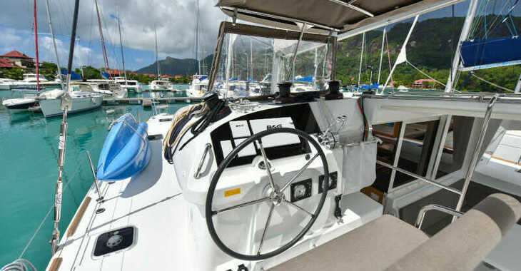 Rent a catamaran in Port of Mahe - Lagoon 400