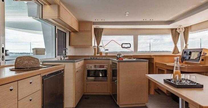 Rent a catamaran in Mare Fun Charter & Marina - Lagoon 450  Flybridge