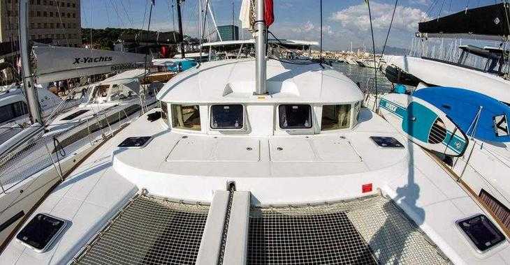 Rent a catamaran in Punat Port - Lagoon 380 S2