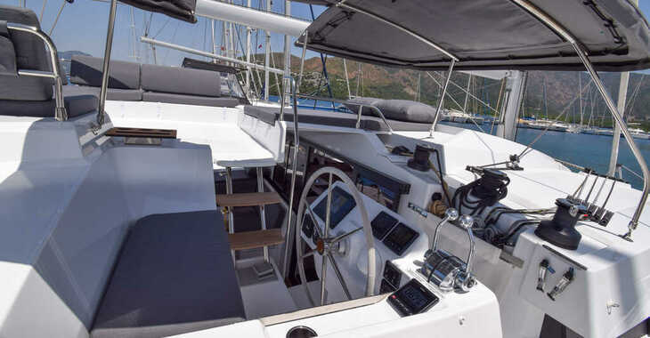 Chartern Sie katamaran in Marmaris Yacht Marina - Elba 45