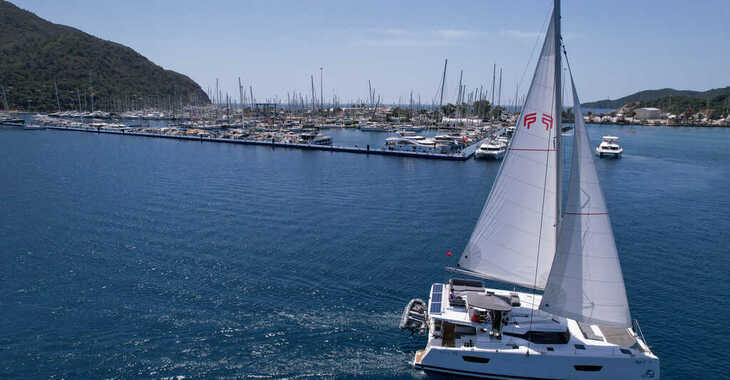 Chartern Sie katamaran in Marmaris Yacht Marina - Elba 45