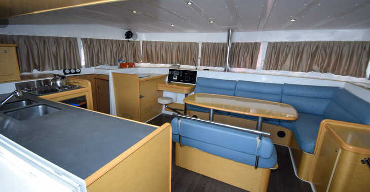 Chartern Sie katamaran in Marmaris Yacht Marina - Lagoon 421