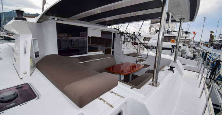 Rent a catamaran in Marmaris Yacht Marina - Lagoon 421