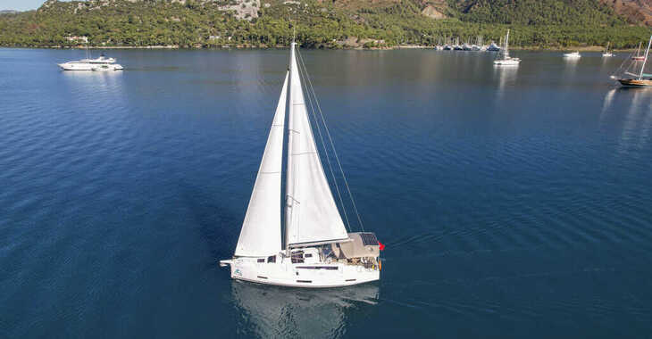Rent a sailboat in Marmaris Yacht Marina - Dufour 390