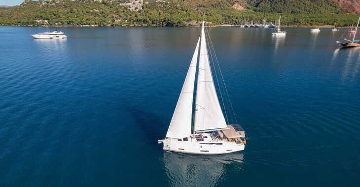 Rent a sailboat in Marmaris Yacht Marina - Dufour 390