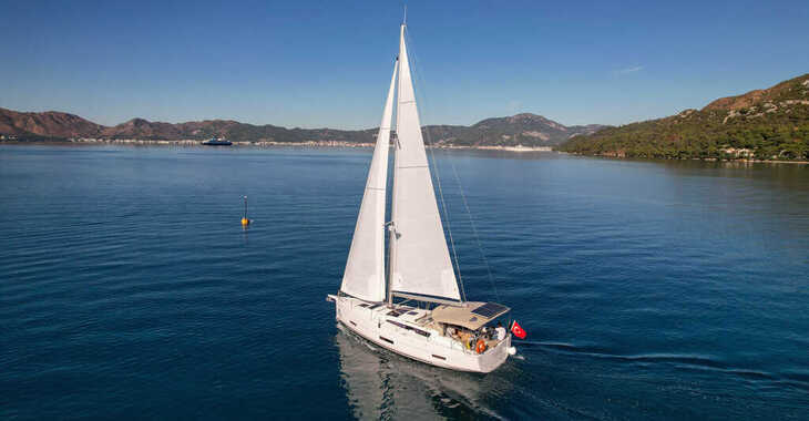 Rent a sailboat in Marmaris Yacht Marina - Dufour 390
