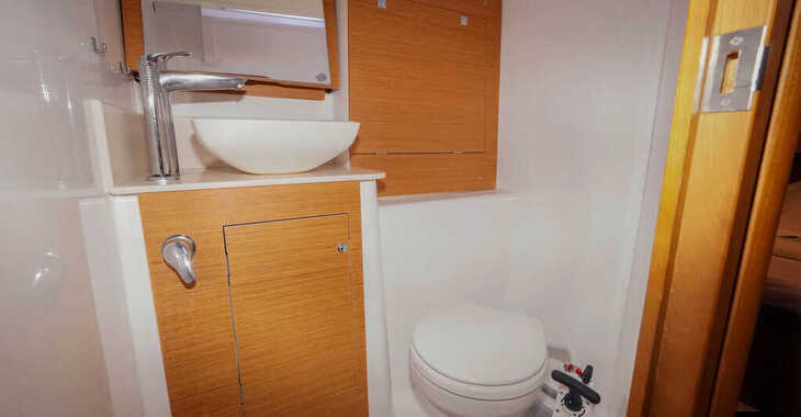 Rent a sailboat in Marmaris Yacht Marina - Dufour 390