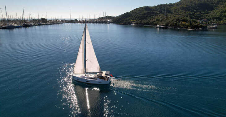 Rent a sailboat in Marmaris Yacht Marina - Dufour 390
