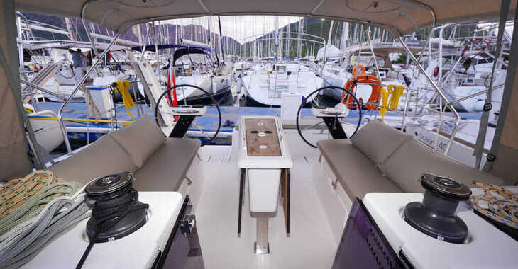 Rent a sailboat in Marmaris Yacht Marina - Dufour 390