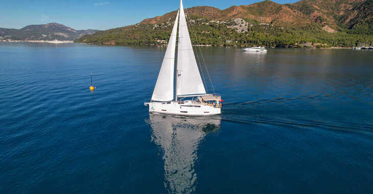 Rent a sailboat in Marmaris Yacht Marina - Dufour 390
