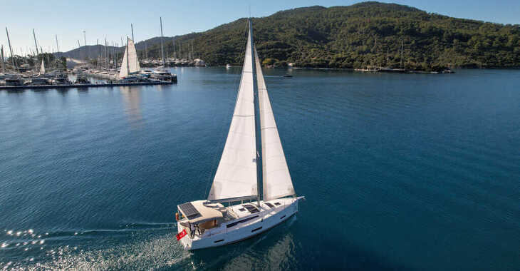 Rent a sailboat in Marmaris Yacht Marina - Dufour 390