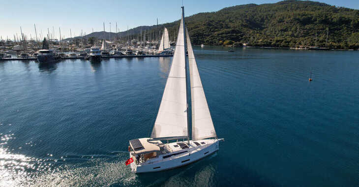 Rent a sailboat in Marmaris Yacht Marina - Dufour 390
