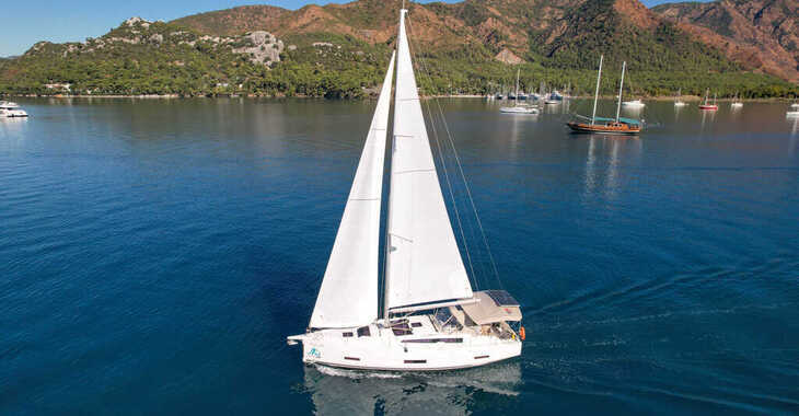 Rent a sailboat in Marmaris Yacht Marina - Dufour 390