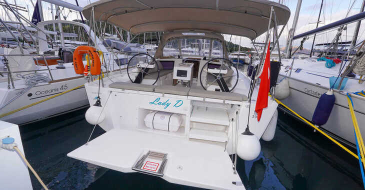 Rent a sailboat in Marmaris Yacht Marina - Dufour 390