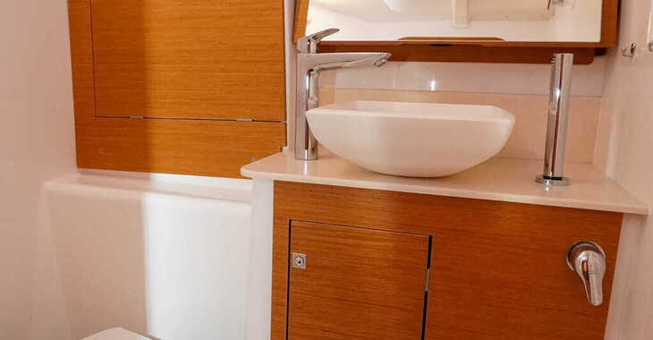 Rent a sailboat in Marmaris Yacht Marina - Dufour 390