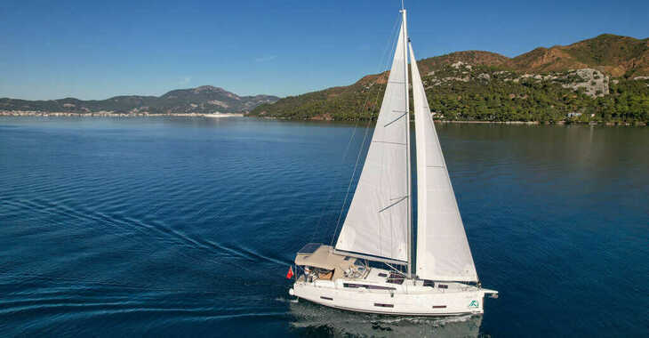 Rent a sailboat in Marmaris Yacht Marina - Dufour 390