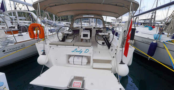 Rent a sailboat in Marmaris Yacht Marina - Dufour 390
