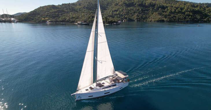Rent a sailboat in Marmaris Yacht Marina - Dufour 390