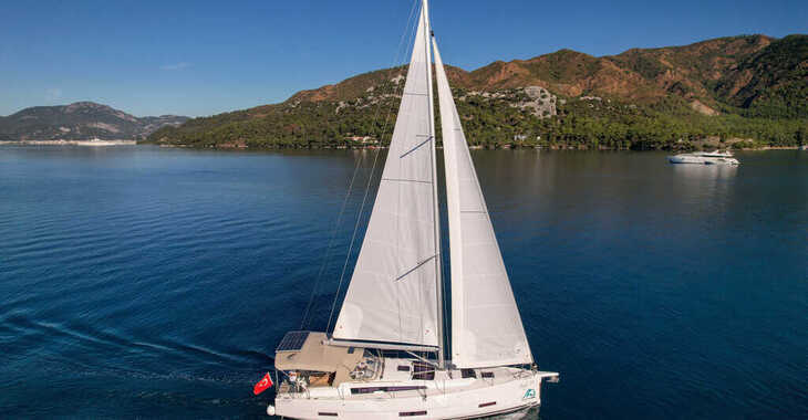 Rent a sailboat in Marmaris Yacht Marina - Dufour 390