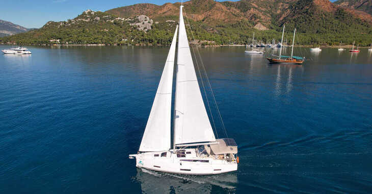 Rent a sailboat in Marmaris Yacht Marina - Dufour 390