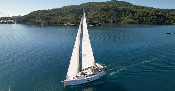 Rent a sailboat in Marmaris Yacht Marina - Dufour 390