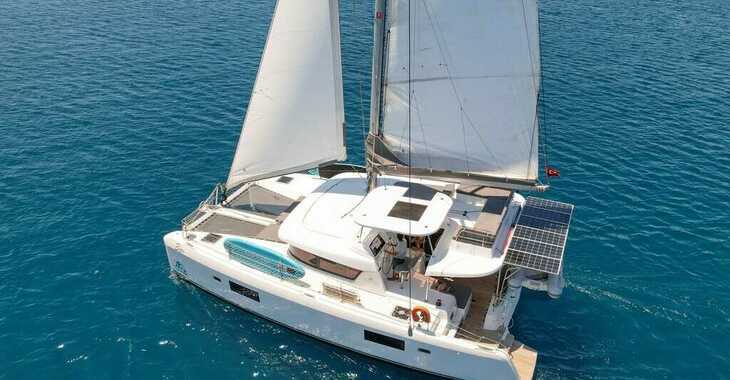 Rent a catamaran in Marmaris Yacht Marina - Lagoon 42