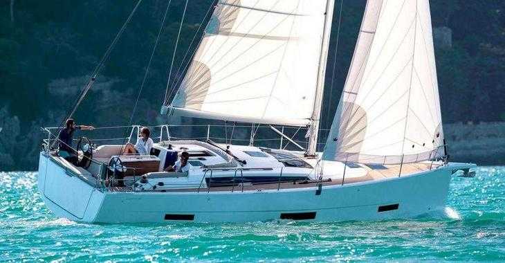Rent a sailboat in Porto Lotti  - Dufour 390 GL