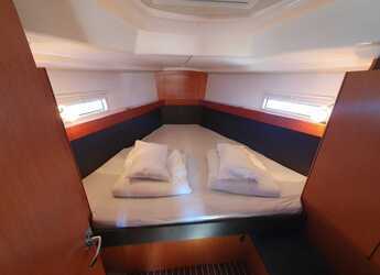 Rent a sailboat in Marina Drage - Bavaria Cruiser 37