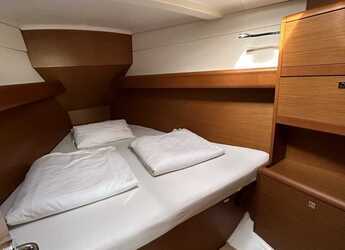 Rent a sailboat in Marina Drage - Sun Odyssey 389