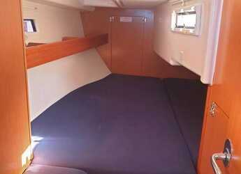 Rent a sailboat in Contra Muelle Mollet - Bavaria 32 Cruiser