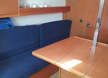 Rent a sailboat in Contra Muelle Mollet - Bavaria 32 Cruiser