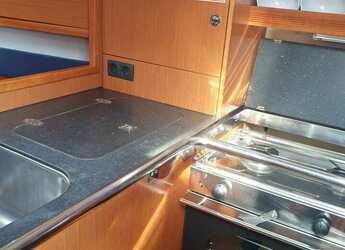 Rent a sailboat in Contra Muelle Mollet - Bavaria 32 Cruiser