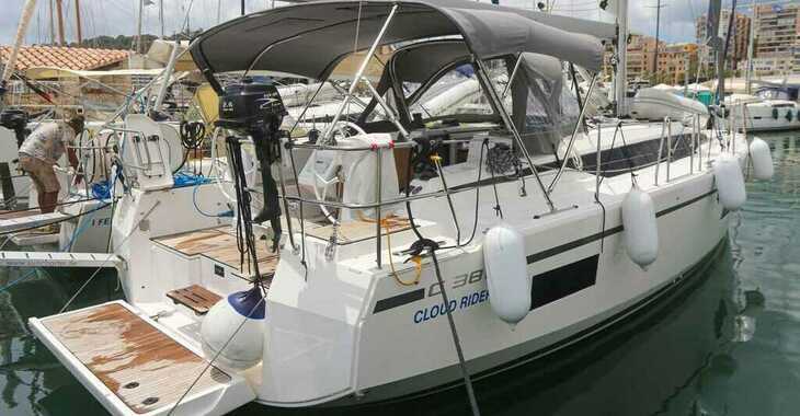 Rent a sailboat in Contra Muelle Mollet - Bavaria C38