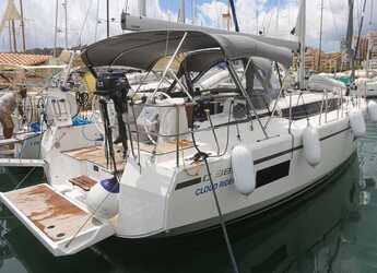 Rent a sailboat in Real Club Náutico de Palma - Bavaria C38