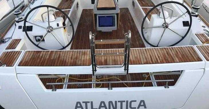 Rent a sailboat in Porto Mirabello - Oceanis 45
