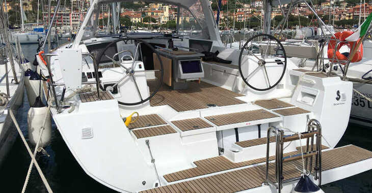 Chartern Sie segelboot in Porto Mirabello - Oceanis 45