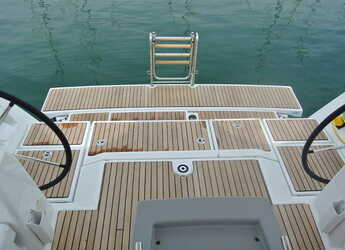Rent a sailboat in Porto Mirabello - Oceanis 45