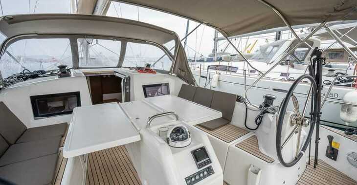 Rent a sailboat in Naousa Marina - Sun Odyssey 410
