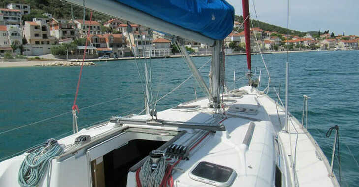 Chartern Sie segelboot in Vinišće - Oceanis 393 Clipper