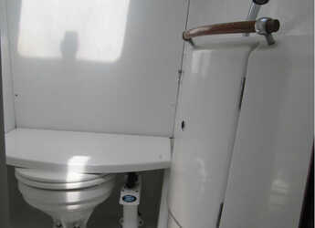 Chartern Sie segelboot in Vinišće - Oceanis 393 Clipper