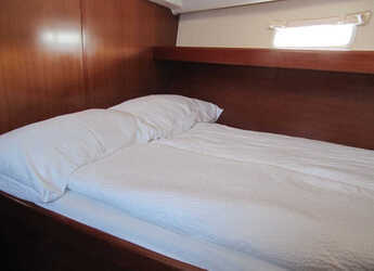 Chartern Sie segelboot in Vinišće - Oceanis 393 Clipper