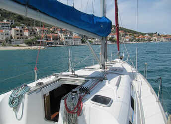 Chartern Sie segelboot in Vinišće - Oceanis 393 Clipper