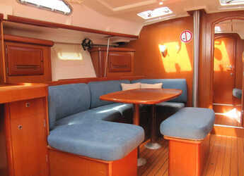 Chartern Sie segelboot in Vinišće - Oceanis 393 Clipper