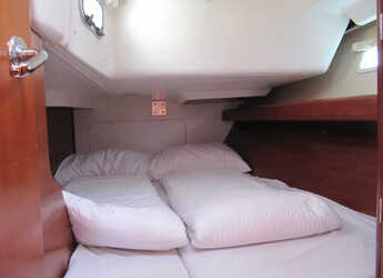 Chartern Sie segelboot in Vinišće - Oceanis 393 Clipper