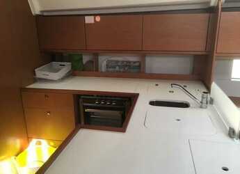 Chartern Sie segelboot in Nikiana Marina - Bavaria C50 - 5 + 1 cab.