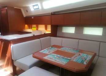 Chartern Sie segelboot in Nikiana Marina - Bavaria C50 - 5 + 1 cab.