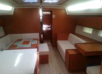 Chartern Sie segelboot in Nikiana Marina - Bavaria C50 - 5 + 1 cab.