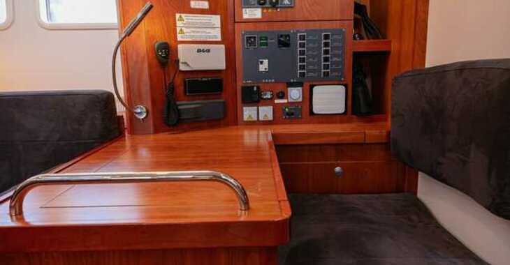 Chartern Sie segelboot in Marina Baotić - Hanse 505 - 4 + 1 cab.